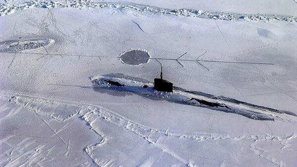 Submarino coberto por gelo (imagem ilustrativa) - Sputnik Brasil