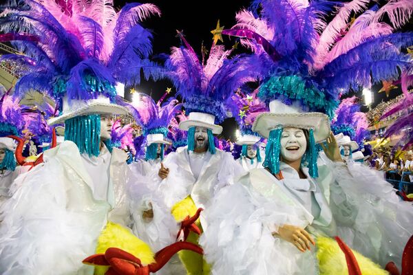 Desfile da Tuiuti no 2º dia de desfiles no Carnaval do Rio - Sputnik Brasil