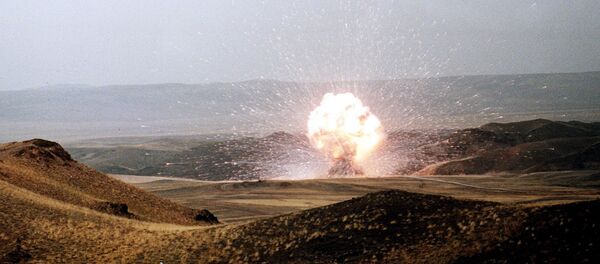 Destruição de míssil SS-23, o 957º e o último míssil soviético de curto alcance a ser destruído no âmbito do Tratado INF com os EUA - Sputnik Brasil