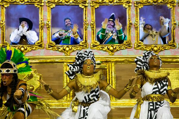 Desfile da Estação Primeira de Mangueira no Carnaval 2019 - Sputnik Brasil