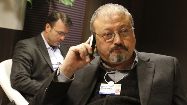 FILE - In this Jan. 29, 2011 file photo, Saudi journalist Jamal Khashoggi speaks on his cellphone at the World Economic Forum in Davos, Switzerland. Khashoggi was a Saudi insider - Sputnik Brasil