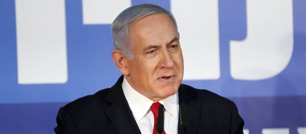 O primeiro-ministro israelense, Benjamin Netanyahu, faz uma declaração à imprensa em sua residência em Jerusalém. - Sputnik Brasil