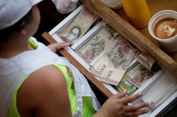 Venezuela reage às sanções dos EUA e estimula uso do euro na economia Venezuela reage às sanções dos EUA e estimula uso do euro na economia - Sputnik Brasil