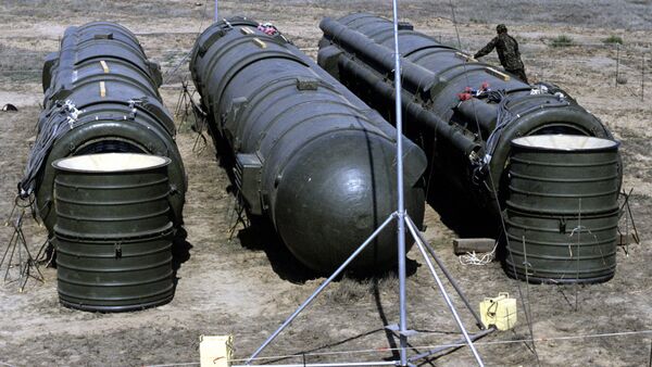 A bundle of three Soviet RSD-10 missiles prepared for demolition at the Kapustin Yar launch site. The missiles were destroyed in accordance with the INF Treaty. - Sputnik Brasil