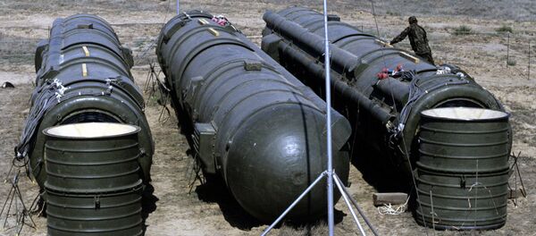 A bundle of three Soviet RSD-10 missiles prepared for demolition at the Kapustin Yar launch site. The missiles were destroyed in accordance with the INF Treaty. - Sputnik Brasil