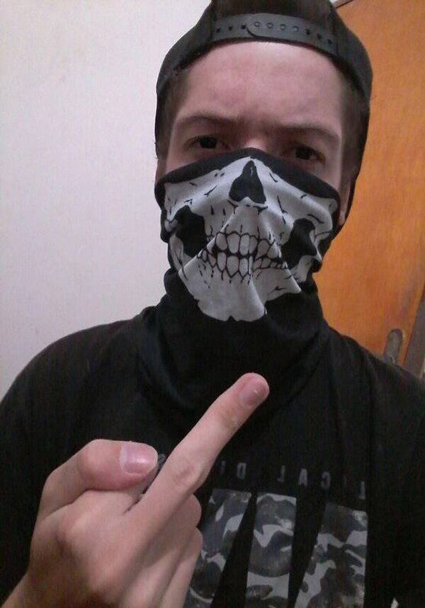 Guilherme Taucci Monteiro, um dos assassinos de Suzano, postou fotos no Facebook, poucas horas antes do massacre Guilherme Taucci Monteiro, um dos assassinos de Suzano, postou fotos no Facebook, poucas horas antes do massacre - Sputnik Brasil