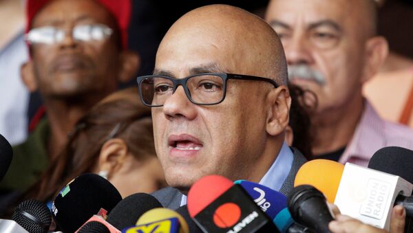 Jorge Rodriguez, mayor of Caracas talks to the media after challenging the opposition's referendum proposal against Venezuela's President Maduro in Caracas - Sputnik Brasil