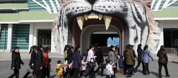 Entrada no jardim zoológico central de Pyongyang - Sputnik Brasil