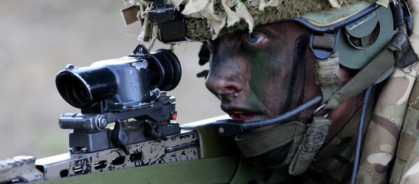 Soldado britânico em exercícios militares da OTAN no leste da Europa em 21 de abril de 2015 - Sputnik Brasil