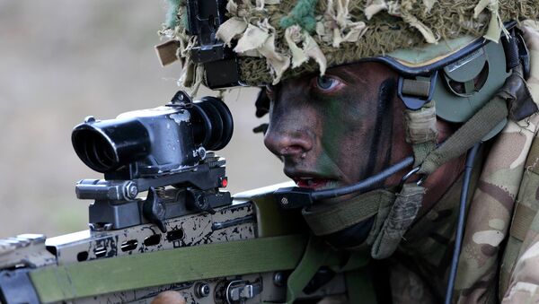 Soldado britânico em exercícios militares da OTAN no leste da Europa em 21 de abril de 2015 - Sputnik Brasil