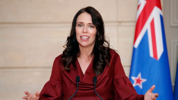 New Zealand Prime Minister Jacinda Ardern gestures as she speaks during a media conference with French President Emmanuel Macron, at the at the Elysee Palace in Paris, Monday, April 16, 2018 - Sputnik Brasil