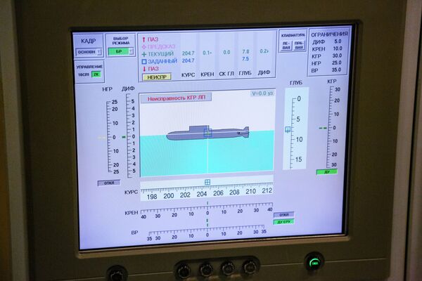 Uma das telas no posto de comando central do submarino K-535 Yuri Dolgoruky - Sputnik Brasil