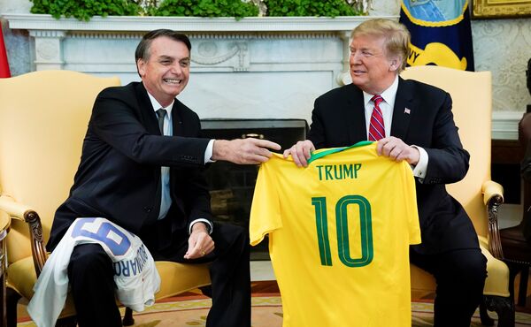 Jair Bolsonaro se reúne com Donald Trump no Salão Oval da Casa Branca - Sputnik Brasil