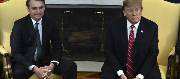 O presidente do Brasil, Jair Bolsonaro, com o chefe de Estado norte-americano, Donald Trump, na Casa Branca - Sputnik Brasil