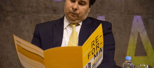 O presidente das Câmara dos Deputados, Rodrigo Maia, participa do seminário Reforma da Previdência - uma Reflexão Necessária, no Centro Cultural da FGV, no Rio de Janeiro O presidente das Câmara dos Deputados, Rodrigo Maia, participa do seminário Reforma da Previdência - uma Reflexão Necessária, no Centro Cultural da FGV, no Rio de Janeiro - Sputnik Brasil
