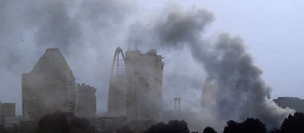 Nuvens de fumaça nos céus de Cartum, capital do Sudão, devido a incêndio no antigo palácio presidencial Nuvens de fumaça nos céus de Cartum, capital do Sudão, devido a incêndio no antigo palácio presidencial - Sputnik Brasil