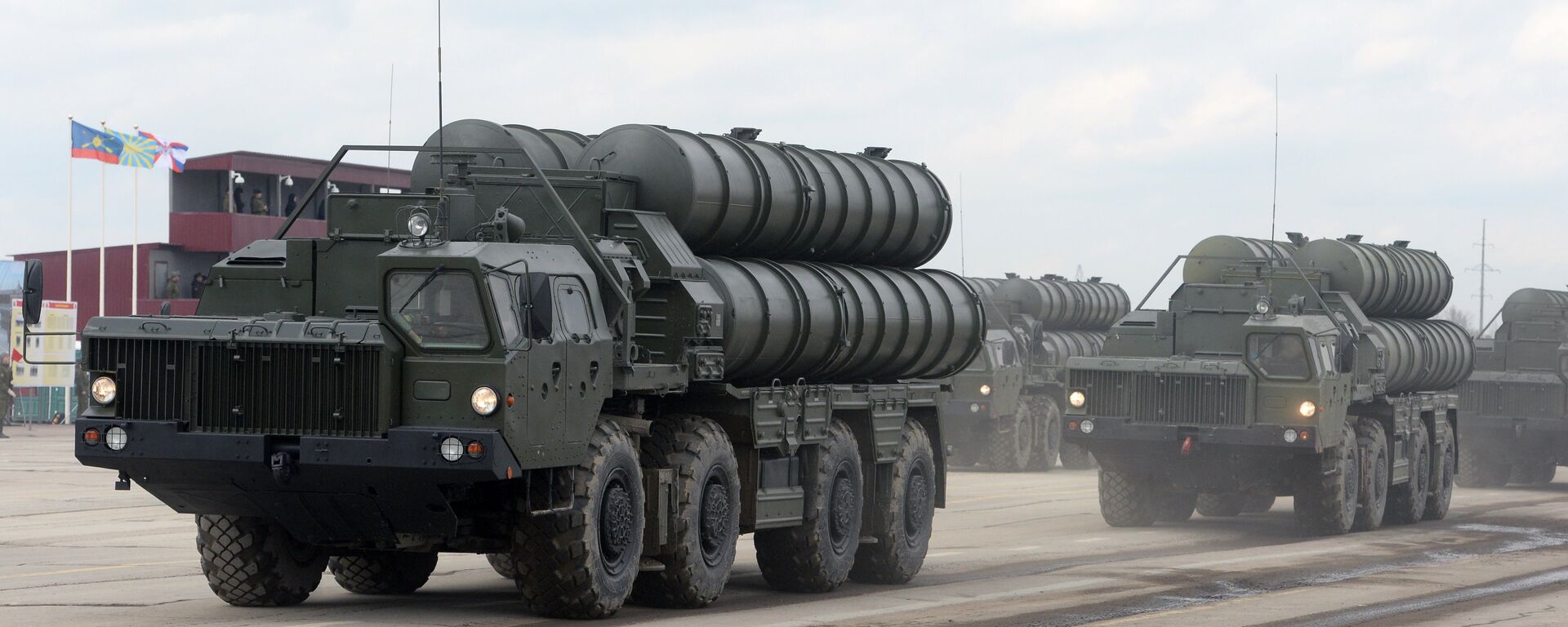 Sistemas de defesa antiaérea russos S-400 - Sputnik Brasil, 1920, 07.05.2023