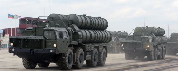 Sistemas de defesa antiaérea russos S-400 - Sputnik Brasil