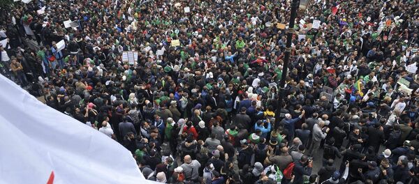Protests in Algeria against president’s re-election bid - Sputnik Brasil