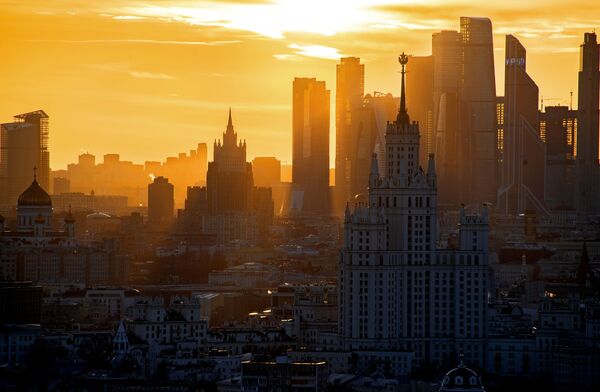 Vista de um arranha-céu, do Centro Internacional de Negócios de Moscou, Moscow City, e do Ministério das Relações Exteriores da Rússia, na capital russa - Sputnik Brasil