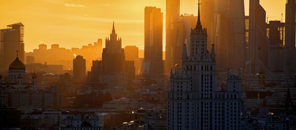 Vista de um arranha-céu, do Centro Internacional de Negócios de Moscou, Moscow City, e do Ministério das Relações Exteriores da Rússia, na capital russa - Sputnik Brasil