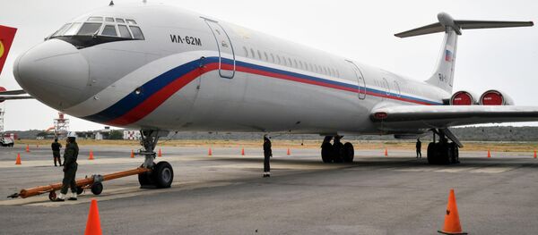 Il-62 russo que chegou à Venezuela com militares e equipamento - Sputnik Brasil