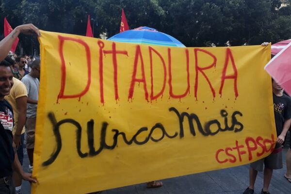 Manifestação contra a ditadura militar no Rio de Janeiro. - Sputnik Brasil