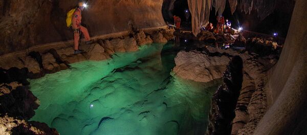 Treinamento de astronautas da Agência Espacial Europeia (ESA) nas cavernas subterrâneas de Sa Grutta, Itália - Sputnik Brasil