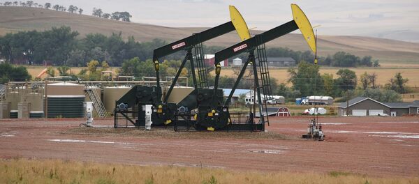 Extração de óleo de xisto na Dakota do Norte, EUA, 6 de setembro de 2016 Extração de óleo de xisto na Dakota do Norte, EUA, 6 de setembro de 2016 - Sputnik Brasil