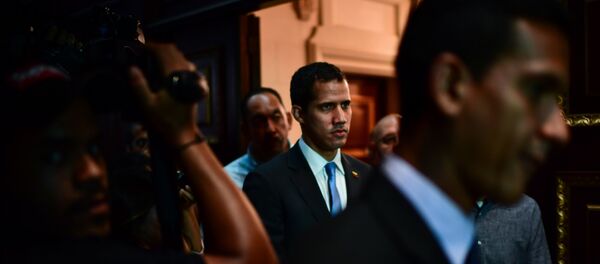 Líder da oposição venezuelana e autoproclamado presidente interino, Juan Guaidó, chega à Assembleia Nacional venezuelana em Caracas, 11 de março de 2019 Líder da oposição venezuelana e autoproclamado presidente interino, Juan Guaidó, chega à Assembleia Nacional venezuelana em Caracas, 11 de março de 2019 - Sputnik Brasil