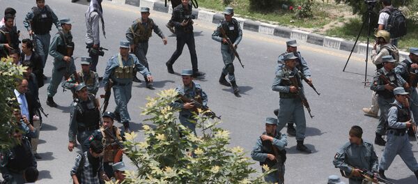 Forças de segurança afegãs patrulham território após explosão ao lado do parlamento em Cabul - Sputnik Brasil