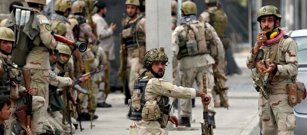 Forças de segurança afegãs patrulham território após explosão ao lado do parlamento em Cabul - Sputnik Brasil