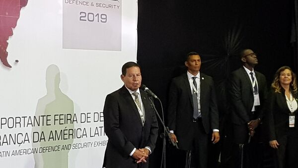 Vice-presidente brasileiro Antônio Hamilton Mourão falou na abertura da LAAD 2019 - Sputnik Brasil