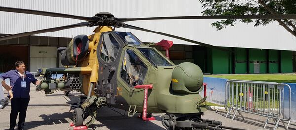 Helicóptero militar T129 Atak, da empresa Turkish Aerospace - Sputnik Brasil