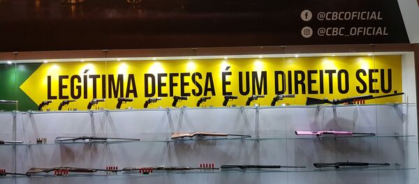 Flexibilização do acesso às armas no Brasil anima empresas estrangeiras que expõem na LAAD 2019 - Sputnik Brasil