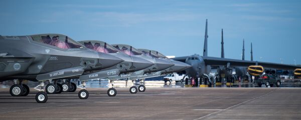 Caças F-35 Lightning preparando-se para decolar da base da Força Aérea de Barksdale, EUA, 12 de outubro de 2018 - Sputnik Brasil