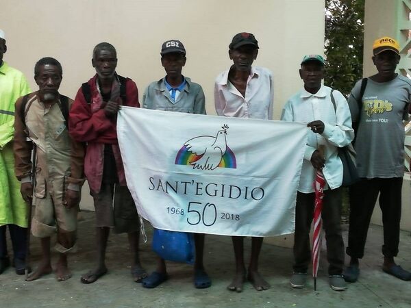 Voluntários da comunidade de Santo Egídio em Moçambique Voluntários da comunidade de Santo Egídio em Moçambique - Sputnik Brasil