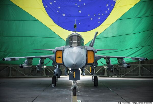 Caça Gripen é entregue à FAB e iniciará testes de certificação na Suécia Caça Gripen é entregue à FAB e iniciará testes de certificação na Suécia - Sputnik Brasil