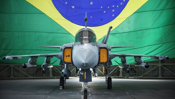 Primeiro caça Gripen E brasileiro fará o seu voo inaugural ainda em 2019 na Suécia - Sputnik Brasil