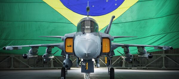 Primeiro caça Gripen E brasileiro fará o seu voo inaugural ainda em 2019 na Suécia - Sputnik Brasil