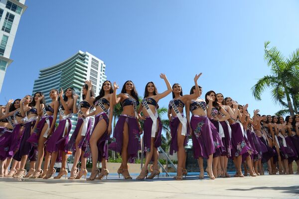 As candidatas do concurso Miss Filipinas recebem a mídia em um hotel em Quezon, nos arredores de Manila, em 4 de abril de 2019 - Sputnik Brasil