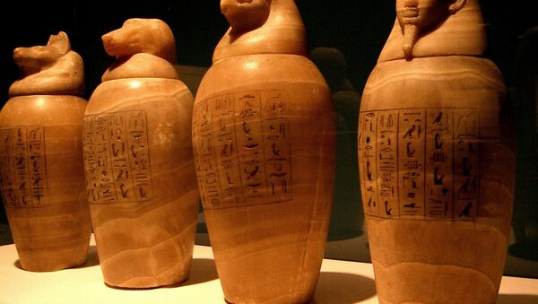 Vaso canópico utilizado no Antigo Egito para colocar órgãos retirados do morto durante o processo de mumificação - Sputnik Brasil