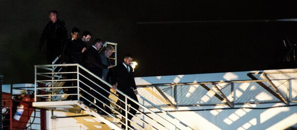 Curitiba - O ex-presidente Lula chega à sede da Superintendência da Polícia Federal onde vai cumprir penal. - Sputnik Brasil