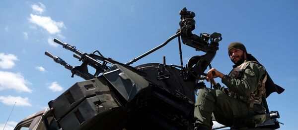 Soldado do Exército Nacional da Líbia (LNA), comandado pelo marechal Khalifa Haftar, 7 de abril de 2019 - Sputnik Brasil