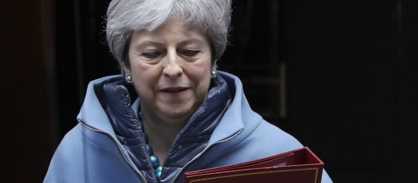 Britain's Prime Minister Theresa May leaves 10 Downing Street in London, Monday, March 25, 2019 - Sputnik Brasil