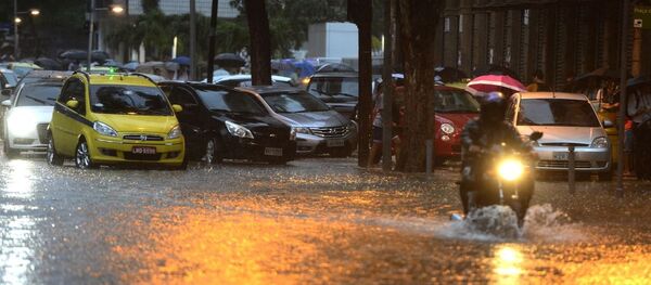 Alagamentos atingem pontos do Rio de Janeiro após forte chuva - Sputnik Brasil