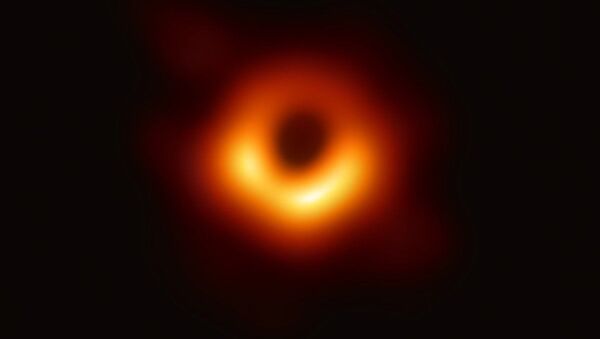 Imagem do buraco negro no centro da galáxia M87, captada pelo projeto Event Horizon Telescope (Telescópio de Horizonte de Eventos) - Sputnik Brasil