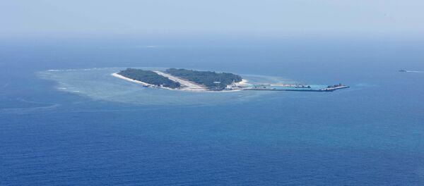 Uma foto aérea tirada de um avião militar taiwanês mostra a vista de Itu Aba, que os taiwaneses chamam de Taiping, no Mar da China Meridional. Uma foto aérea tirada de um avião militar taiwanês mostra a vista de Itu Aba, que os taiwaneses chamam de Taiping, no Mar da China Meridional. - Sputnik Brasil