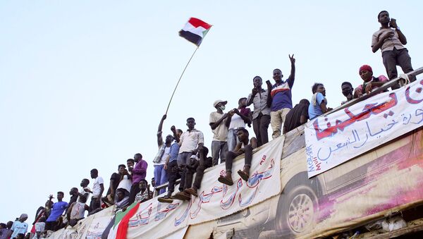 Manifestações no Sudão, 10 de abril de 2019 - Sputnik Brasil