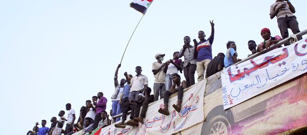 Manifestações no Sudão, 10 de abril de 2019 Manifestações no Sudão, 10 de abril de 2019 - Sputnik Brasil